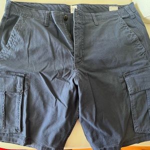 GAP Cargo Shorts - New - 36